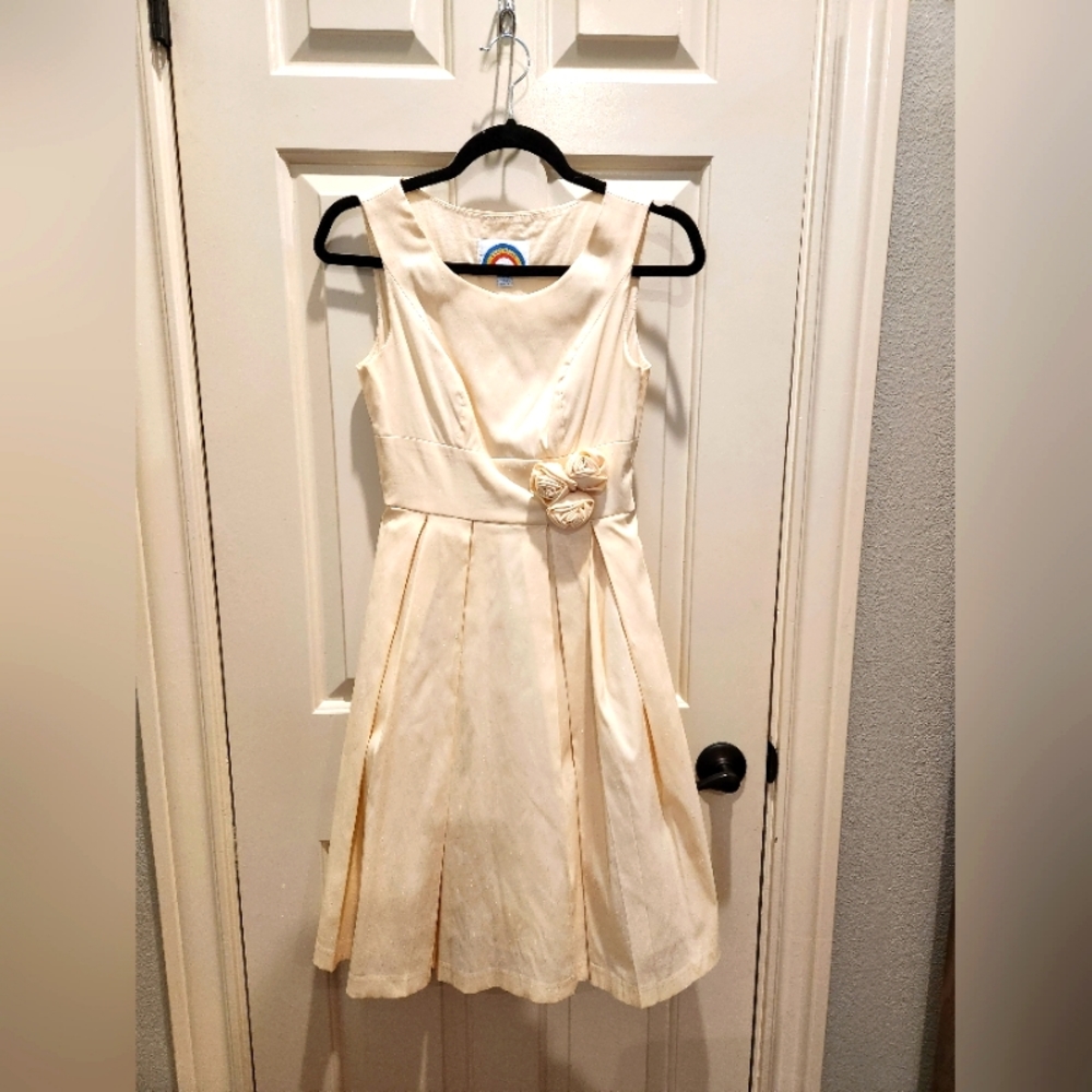 Vintage style, midi-length party dress. Size: 4